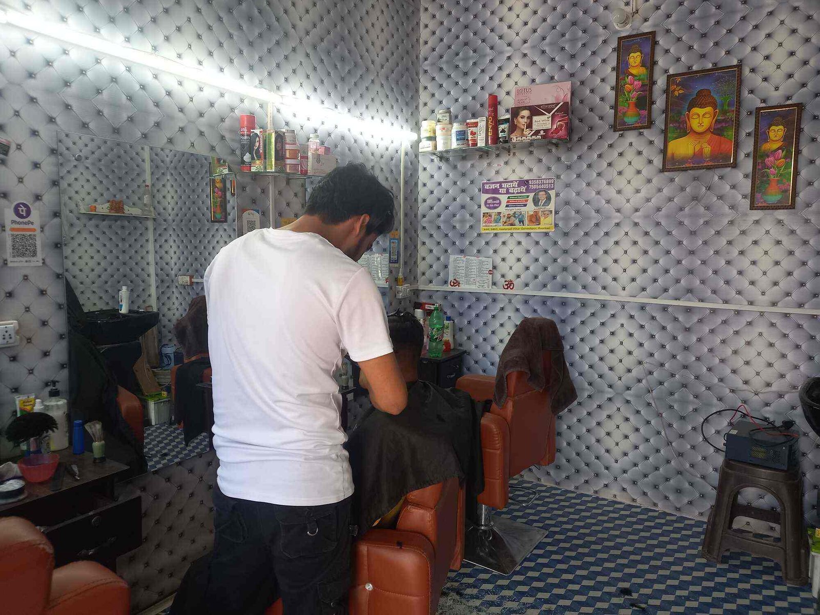 AADESH LOOKS HAIR SALON