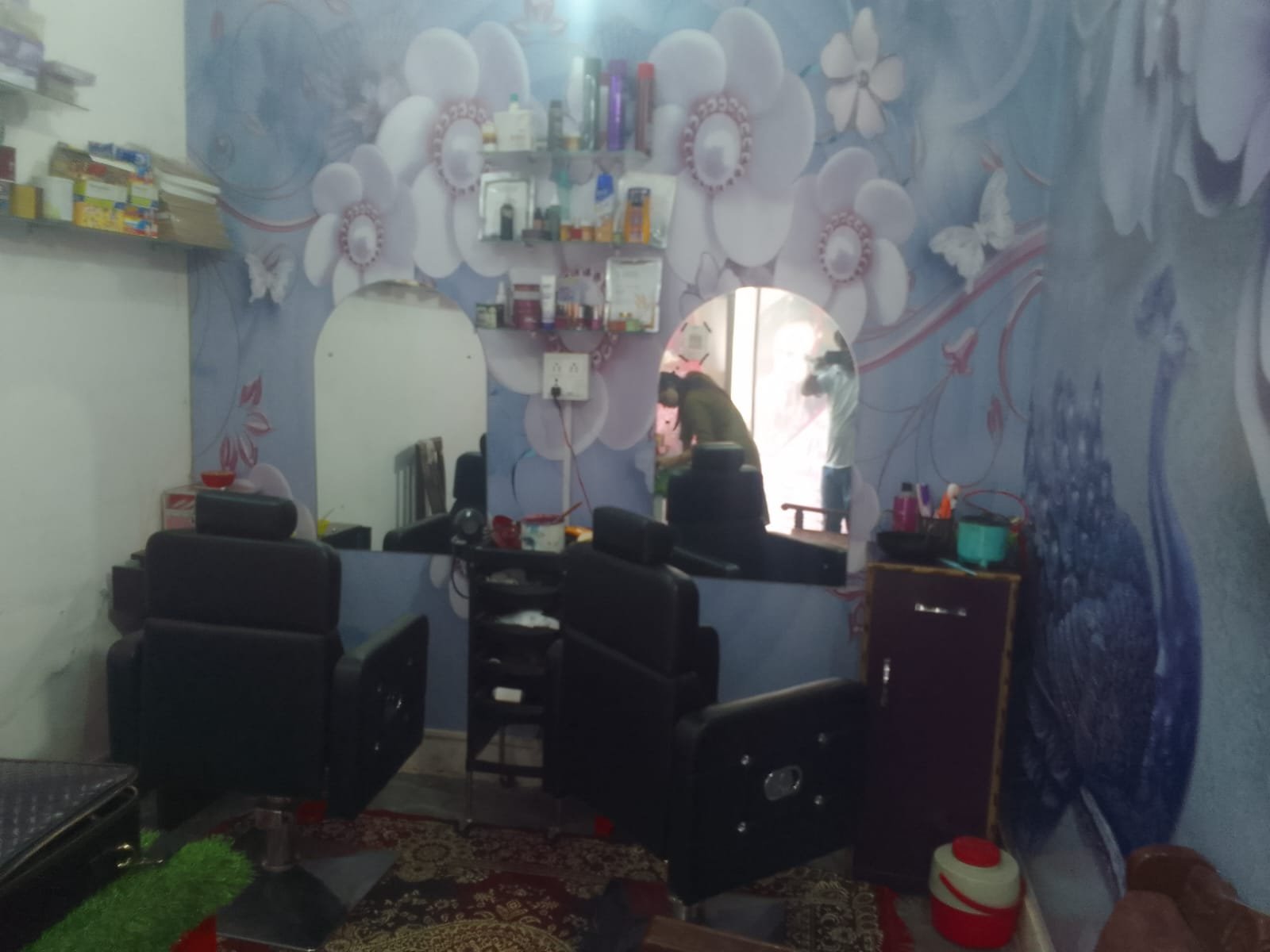 Purva Beauty Parlour