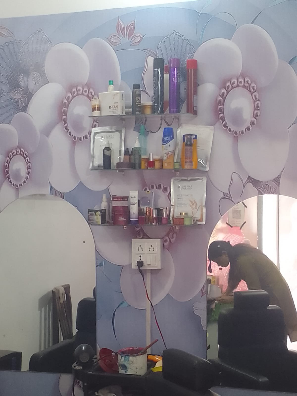 Purva Beauty Parlour